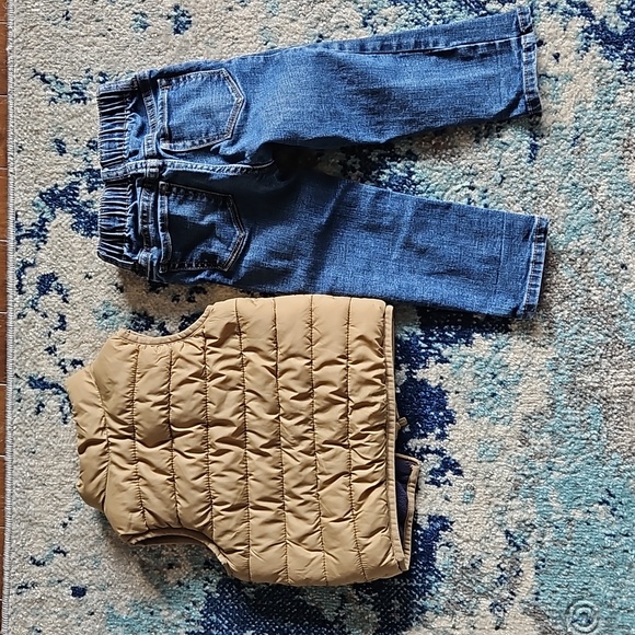 Puffer vest and jeans 2T - Picture 6 of 6